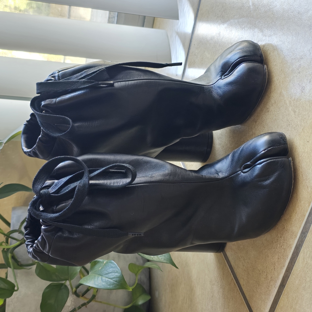 Maison margiela drawstring tabi boots in black leather size 39